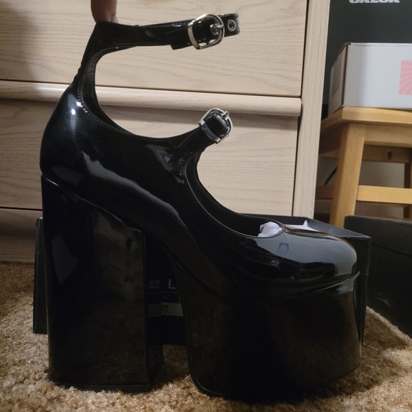 SOLD - Picture 4 of 4